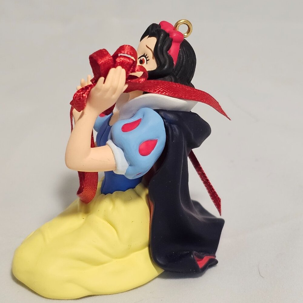 Hallmark Keepsake Ornament - Snow White 1997 - Picture 6 of 11